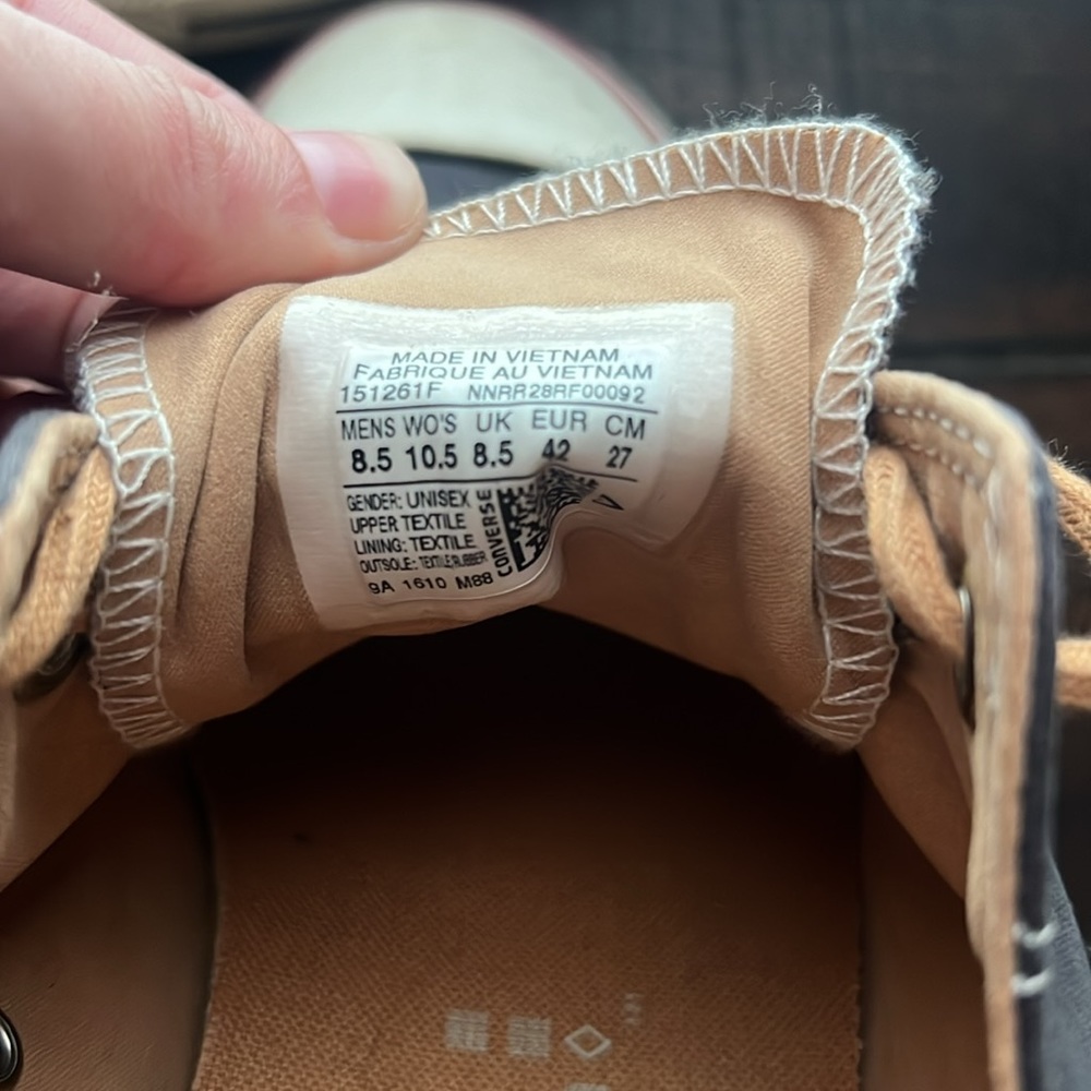 Converse - Picture 2 of 2